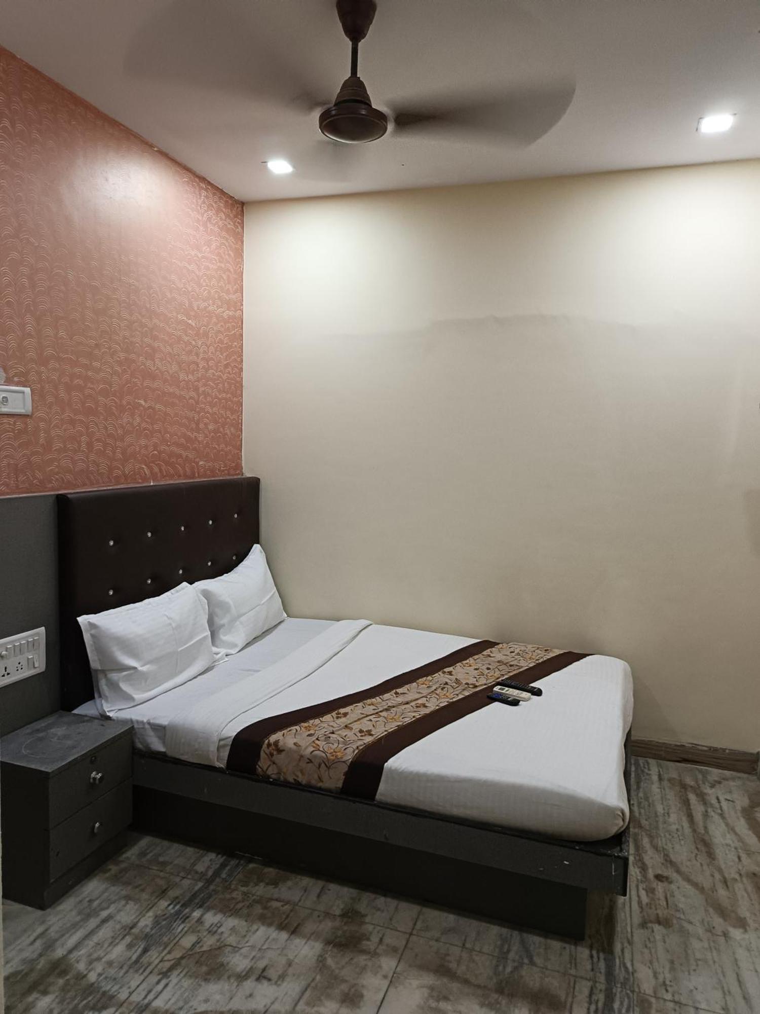Hotel Urban Comfort Mumbai Exterior photo